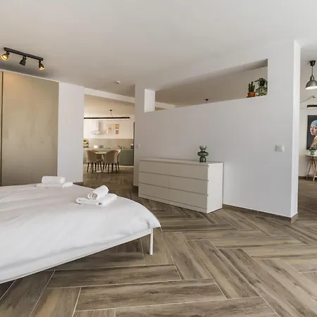 Apartment The Cube - Designer Finished By Sf Homes