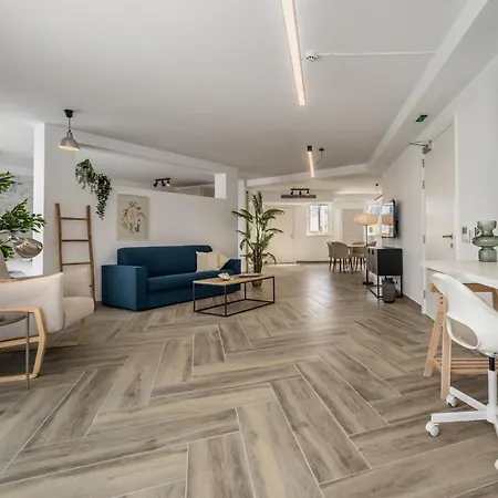The Cube - Designer Finished By Sf Homes Apartment *